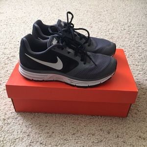 Nike women's vomero running shoe