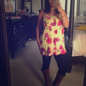 Floral yellow tunic top!💛💛