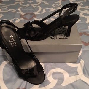 Sling-back satin dress shoe