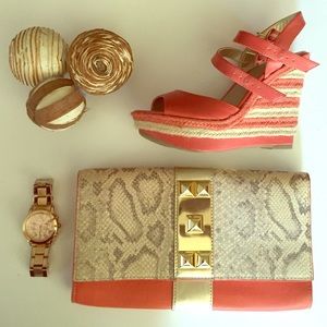 Price Drop 🎉 Snake stamped Vince Camuto clutch