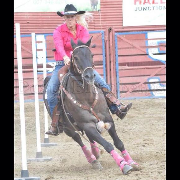 Meet your Posher, Jennifer - Picture 2 of 3