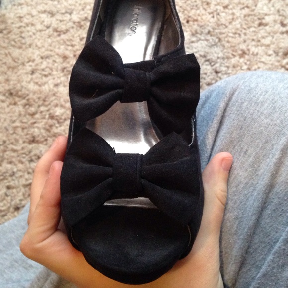 Heels - Picture 2 of 4