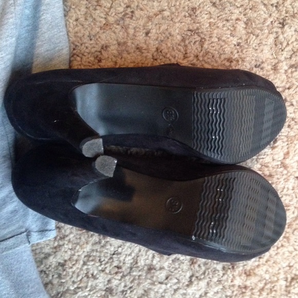 Heels - Picture 3 of 4