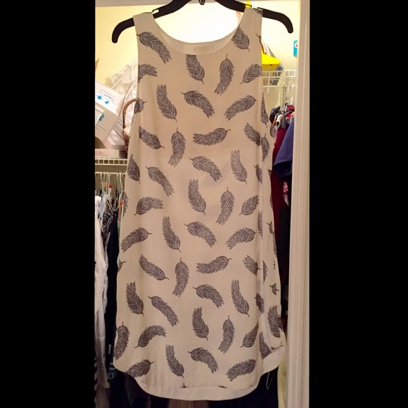 Beautiful dress from H&M. Never worn!