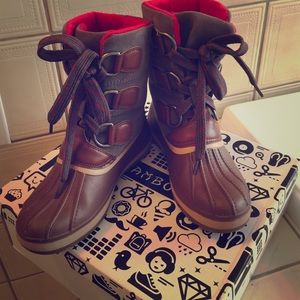 Duck boots
