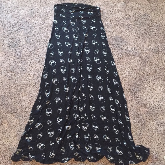 Skull Maxi-Skirt.