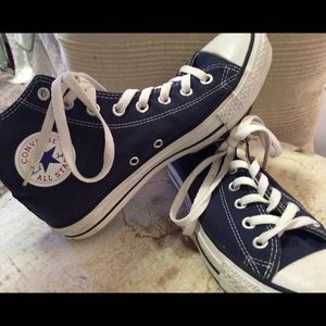 Navy blue converse- worn once