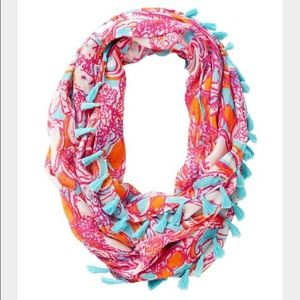 Lilly Pulitzer scarf 🌺