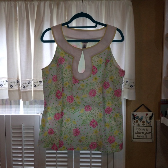 Lilly Pulitzer white tag beautiful top