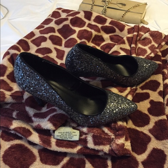 Heels - Picture 2 of 3