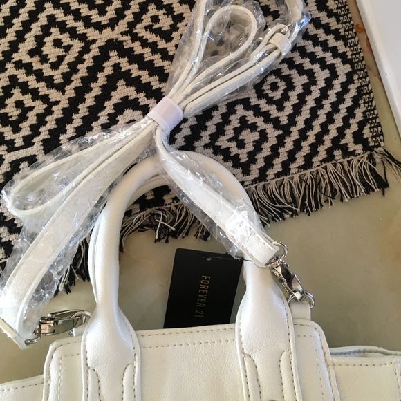 Small white messenger bag - Picture 2 of 4