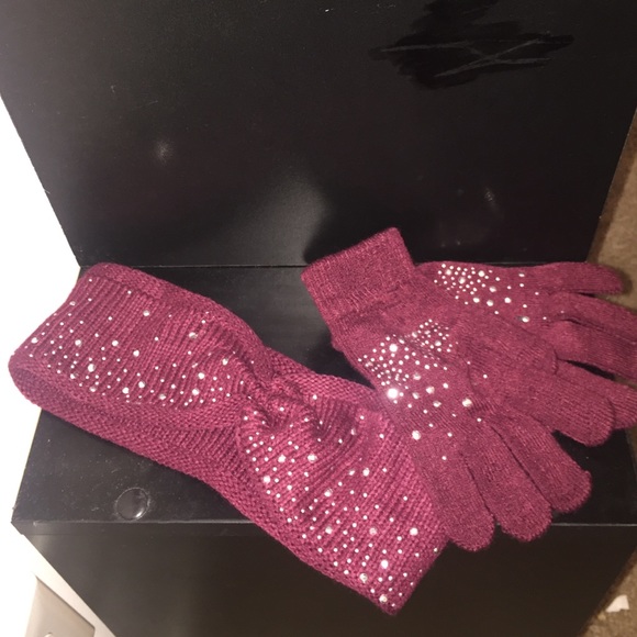 Sparkly burgundy gloves and headband set.