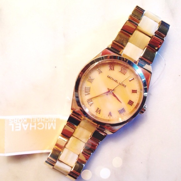 Michael Kors Gold Horn Watch - Picture 4 of 4