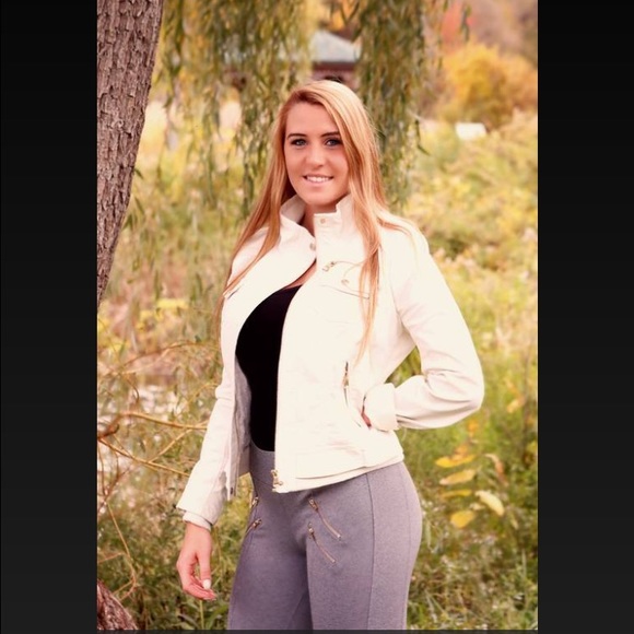 Meet your Posher, Suzie - Picture 1 of 1