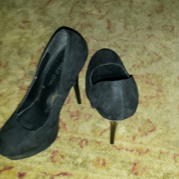 Shoes - Picture 2 of 4