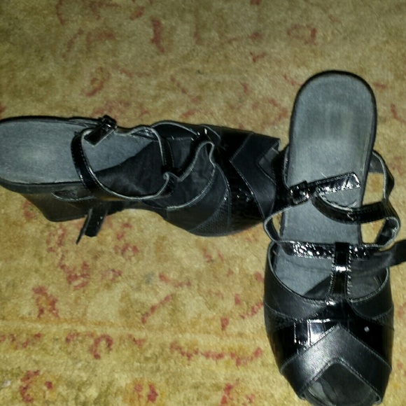 Shoes - Picture 3 of 4