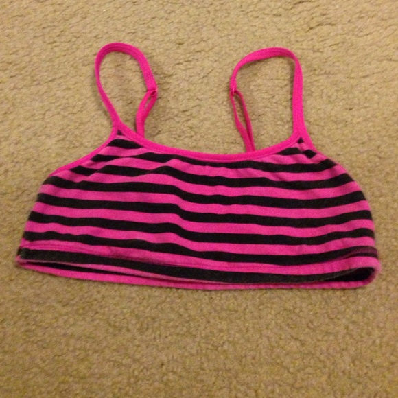 2 Victoria's Secret sports bra 💕