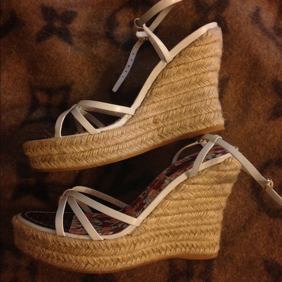 🚫SOLD Bundled🚫Authentic Louis Vuitton wedges. - Picture 2 of 4