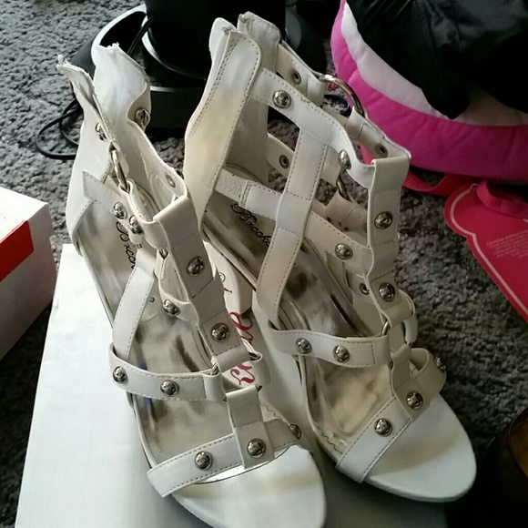 White 4 in heels with studs