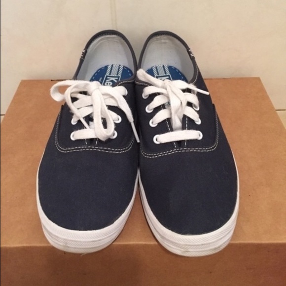 LIKE-NEW Navy Blue Keds