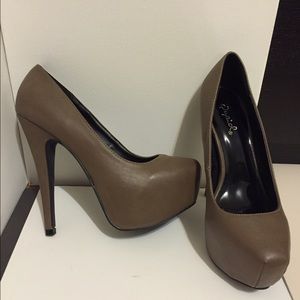 Taupe pumps size 6