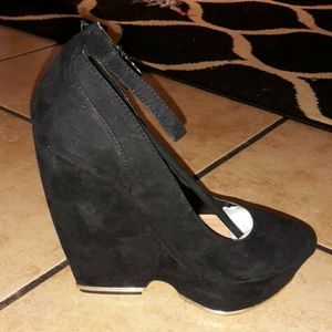 Pin Up Girl Style Heeled Cuties!