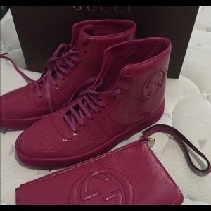 Gucci shoes only, the bag is apart