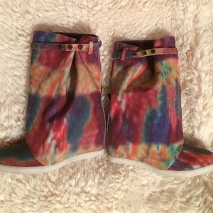 YRU brand new midcalf hidden wedge tiedye boots.