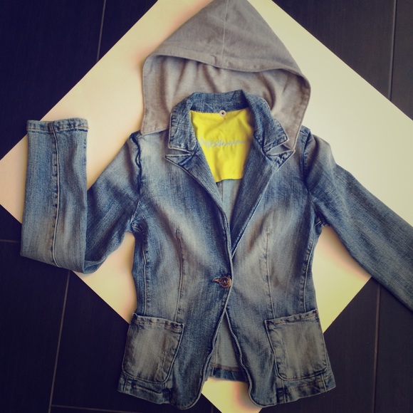 Jackets & Blazers - 🎉HP🎉 *SALE!* Jean blazer with removable hood!
