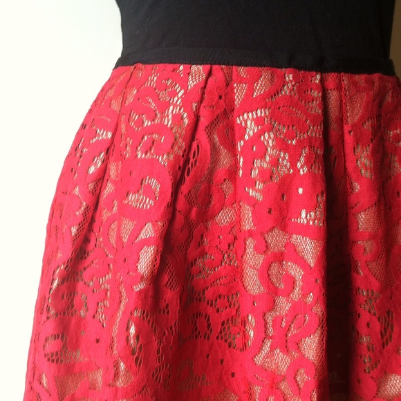 "Skies are Blue" red lace skirt - Picture 2 of 4