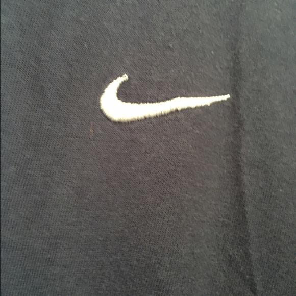 Nike Short Sleeve. - Picture 3 of 4
