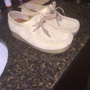 Clarks Women's Wallabees size 6