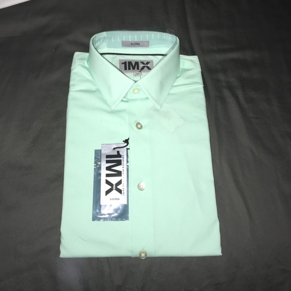 Men's Express fitted 1MX dress shirt.