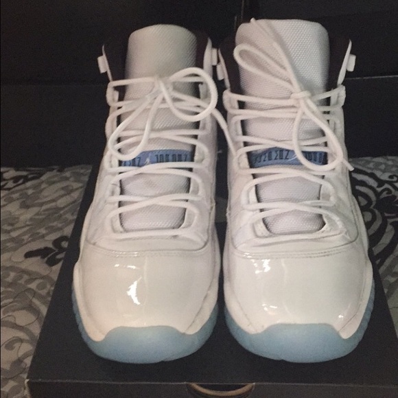 Jordan Legend Blue 11s Sz 6.5 (GS) - Picture 3 of 4