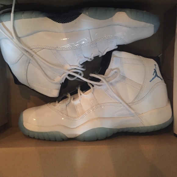 Jordan Legend Blue 11s Sz 6.5 (GS) - Picture 4 of 4