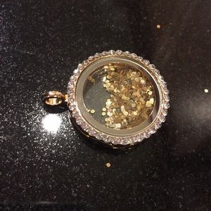 Keepsake locket pendant
