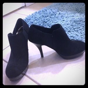 Unlisted black boot pumps unused.