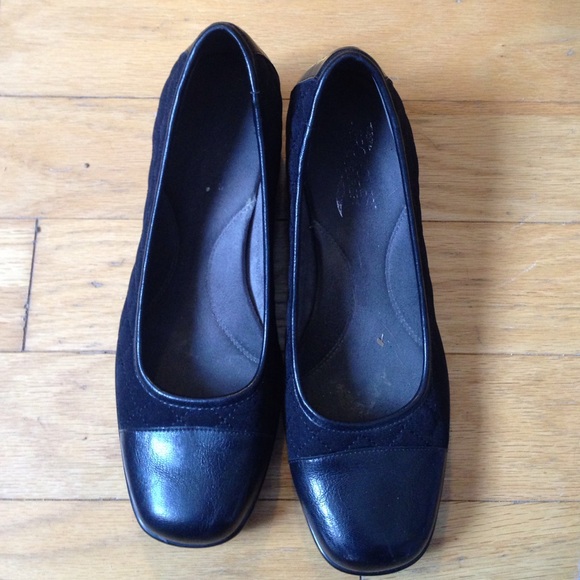 Black wedge heels