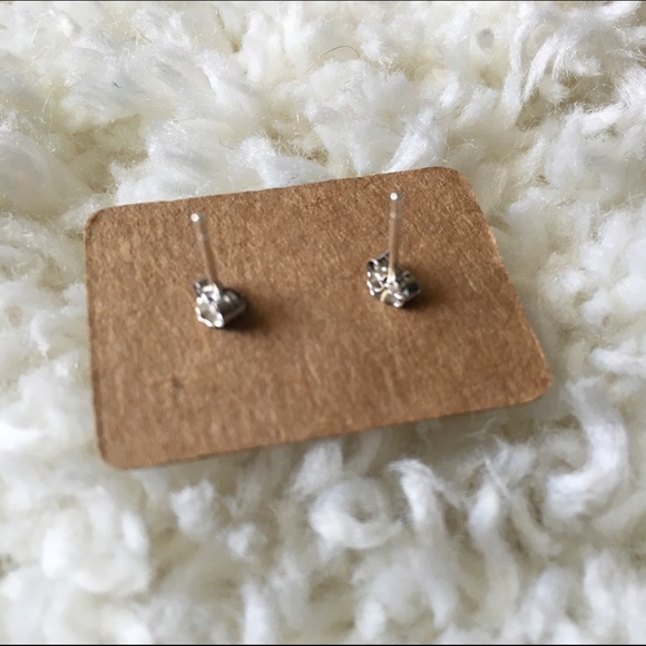 💜3 for $10💜Elephant earrings - Picture 3 of 3