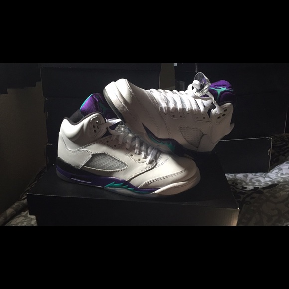 Jordan Grape 5s Sz 6.5 (GS)