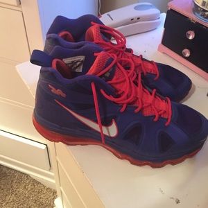 Men's basketball shoes size 8
