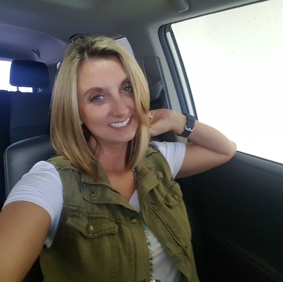 Meet your Seller, Amber - Picture 3 of 3