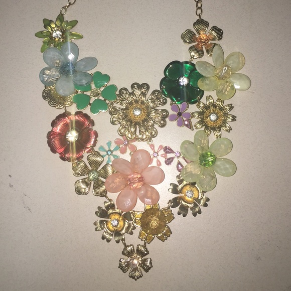 Statement necklace