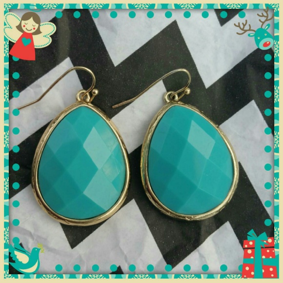 GIFTED Beautiful Tiffany Blue Dangle Earrings - Picture 2 of 2