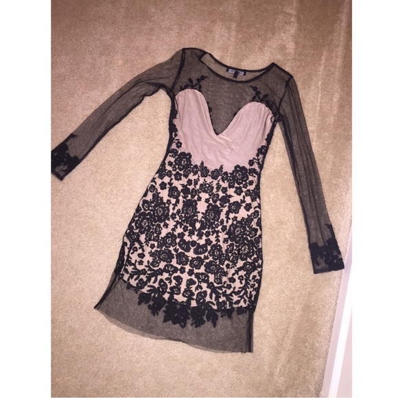 SOLD For love and lemons dress - Picture 3 of 4