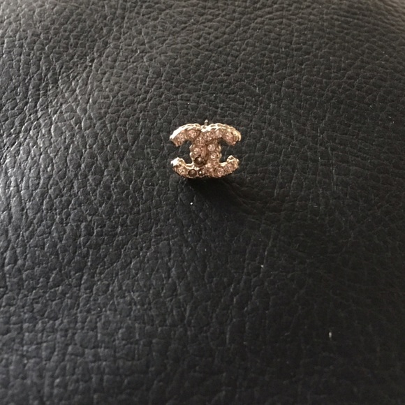 Auth Chanel earring
