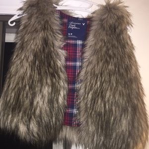 American eagle small faux fur vest