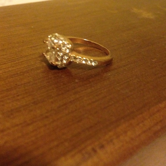 Cocktail ring - Picture 2 of 2