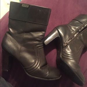 Size 8.5 Mudd heeled boots