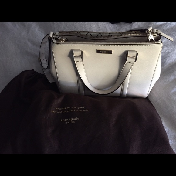 Kate spade no wear and tear.. Very clean